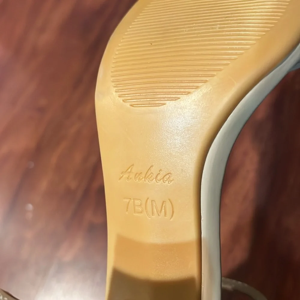 NWOT size 7 cream colored Ankis 3” strappy open toe heels